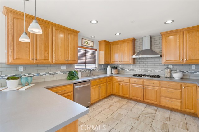 Detail Gallery Image 4 of 35 For 2405 Vanderbilt Ln #C,  Redondo Beach,  CA 90278 - 3 Beds | 2/1 Baths