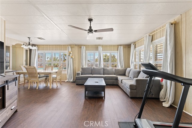 Detail Gallery Image 5 of 20 For 1275 W Johnston Ave, Hemet,  CA 92543 - 2 Beds | 2 Baths