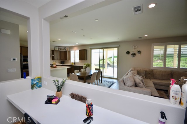 Detail Gallery Image 10 of 30 For 25377 Circle Stone Dr, Menifee,  CA 92586 - 5 Beds | 3/1 Baths