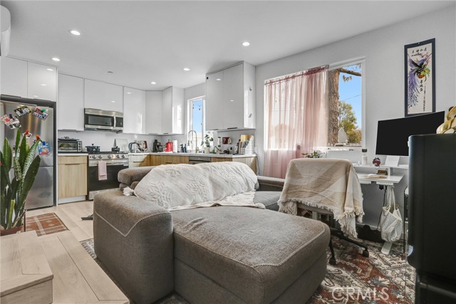 7443 Oakdale Avenue, Winnetka CA: https://media.crmls.org/medias/34630245-e514-48d9-9f3a-f74841290b0b.jpg
