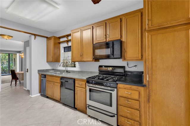 Detail Gallery Image 10 of 32 For 2538 W Macarthur, Unit E, Santa Ana,  CA 92704 - 2 Beds | 2 Baths