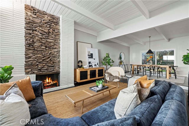 Detail Gallery Image 5 of 55 For 21206 Merridy St, Chatsworth,  CA 91311 - 4 Beds | 3 Baths