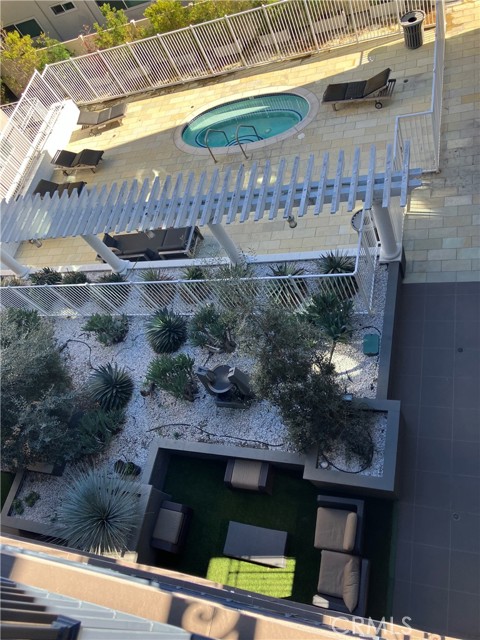 Detail Gallery Image 12 of 17 For 11925 Kling St #408,  Valley Village,  CA 91607 - 2 Beds | 2 Baths