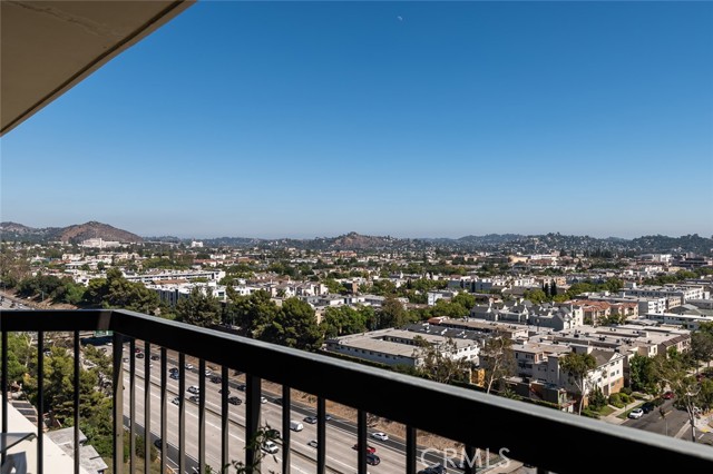 222 Monterey Road, Glendale CA: https://media.crmls.org/medias/34656f98-08d0-432d-82d6-3525c02e983c.jpg