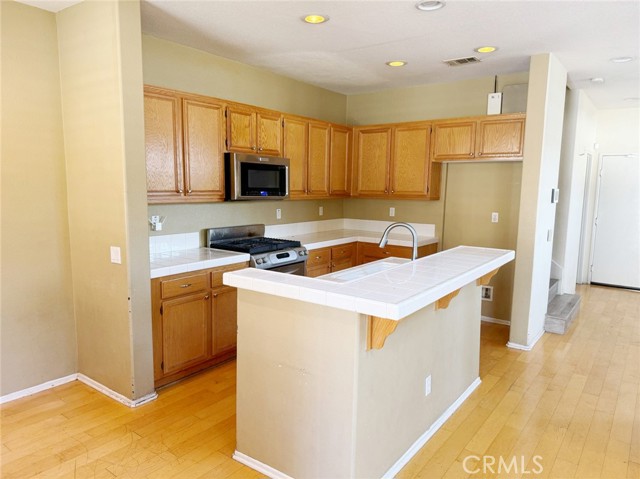 Detail Gallery Image 4 of 22 For 1135 N Solano Privado #C,  Ontario,  CA 91764 - 3 Beds | 2/1 Baths