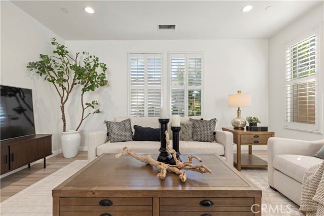 115 Hollow Tree, Irvine CA: https://media.crmls.org/medias/346588ee-711a-429a-bfa2-7bc67cf729e1.jpg