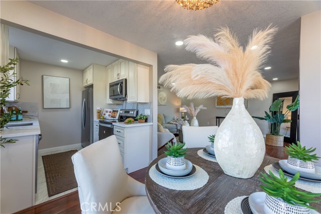 Detail Gallery Image 2 of 46 For 3530 Elm Ave #112,  Long Beach,  CA 90755 - 2 Beds | 2 Baths