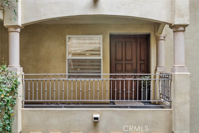 Detail Gallery Image 4 of 32 For 12044 Hoffman St #204,  Studio City,  CA 91604 - 3 Beds | 3 Baths