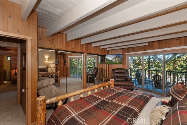 26621 Thunderbird Drive, Lake Arrowhead CA: https://media.crmls.org/medias/346722d2-d212-4e36-8596-3e0d2cf4bbf3.jpg