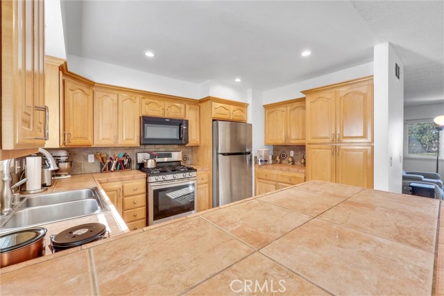 Detail Gallery Image 11 of 35 For 16572 Patricia Ln, Huntington Beach,  CA 92647 - 4 Beds | 2 Baths