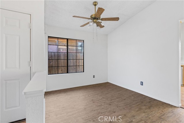 Detail Gallery Image 8 of 36 For 13840 San Gorgonio Rd, Victorville,  CA 92392 - 3 Beds | 2 Baths