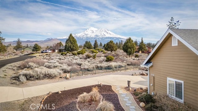 Detail Gallery Image 4 of 32 For 17718 Cottontail Dr, Weed,  CA 96094 - 3 Beds | 2 Baths