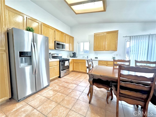 12733 Appian Avenue, Victorville CA: https://media.crmls.org/medias/3467ddf4-1b48-4dae-b6b0-5ad3dbebefda.jpg