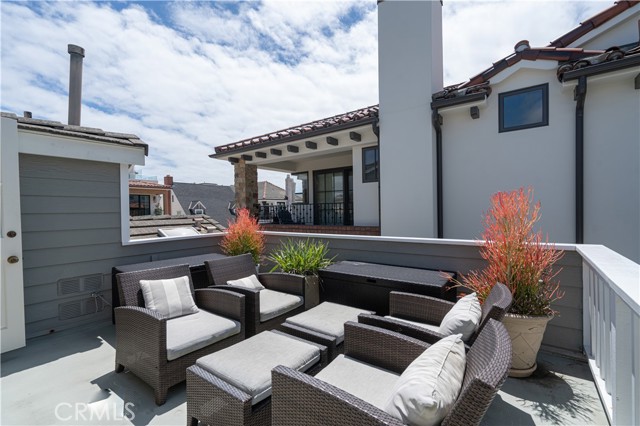 Detail Gallery Image 32 of 52 For 211 Emerald Ave, Newport Beach,  CA 92662 - 4 Beds | 4 Baths