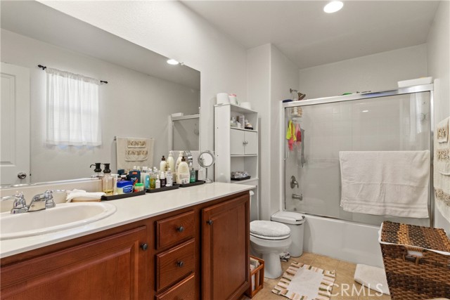 Detail Gallery Image 23 of 36 For 43130 Vineyard Dr, Lancaster,  CA 93535 - 5 Beds | 2/1 Baths