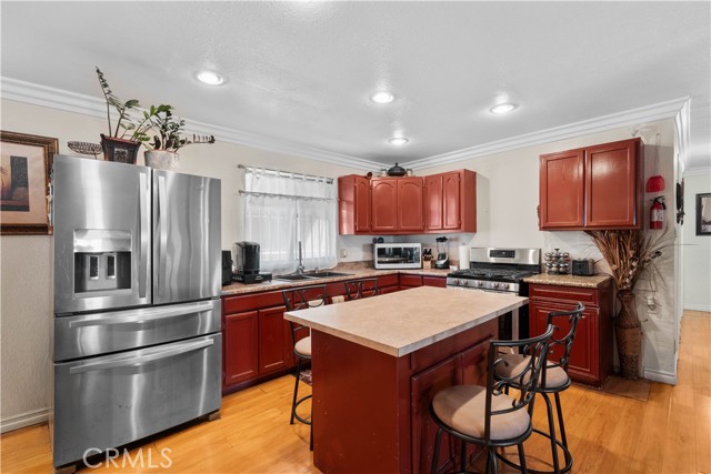 350 S Willow AVe, Rialto CA: https://media.crmls.org/medias/346958bd-e603-43b9-98d5-8c3d59ce09f9.jpg