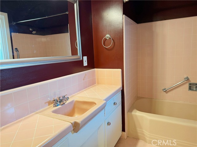 Detail Gallery Image 14 of 23 For 2030 E 3rd #5,  Long Beach,  CA 90814 - 1 Beds | 1 Baths