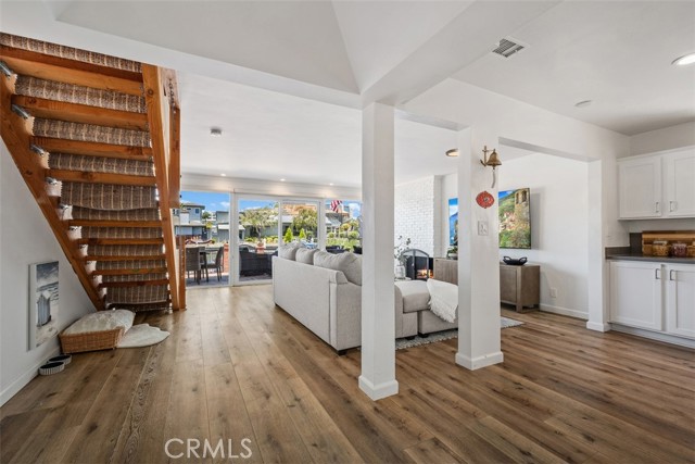Detail Gallery Image 12 of 44 For 3810 Channel Pl, Newport Beach,  CA 92663 - 3 Beds | 2/1 Baths