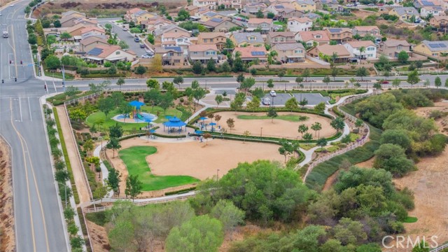 28833 Barn Swallow Way, Murrieta CA: https://media.crmls.org/medias/346a13ab-7ebb-47ff-8dae-ff38fc1696ff.jpg