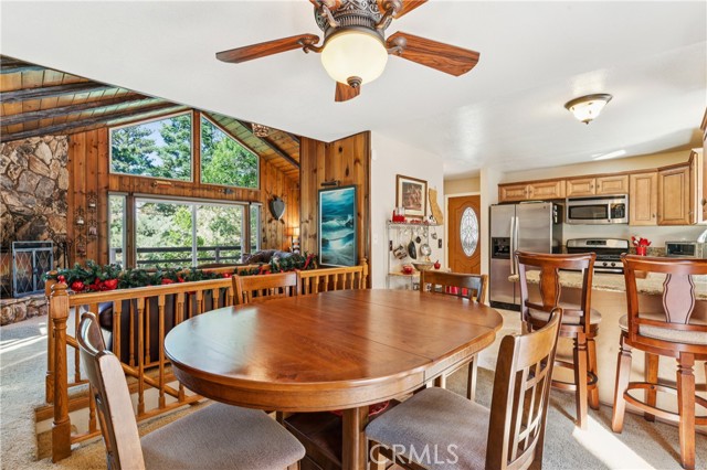 Detail Gallery Image 13 of 47 For 460 Pioneer Rd, Lake Arrowhead,  CA 92352 - 3 Beds | 1/2 Baths