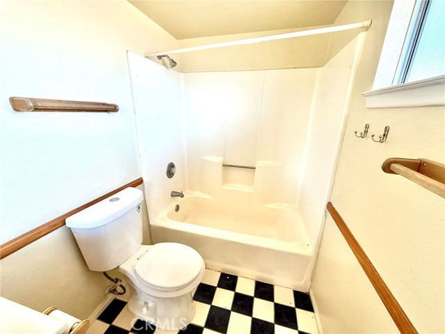 7795 Oakwood Avenue, Hesperia CA: https://media.crmls.org/medias/346bd49e-21fd-4520-a505-099c370250d7.jpg