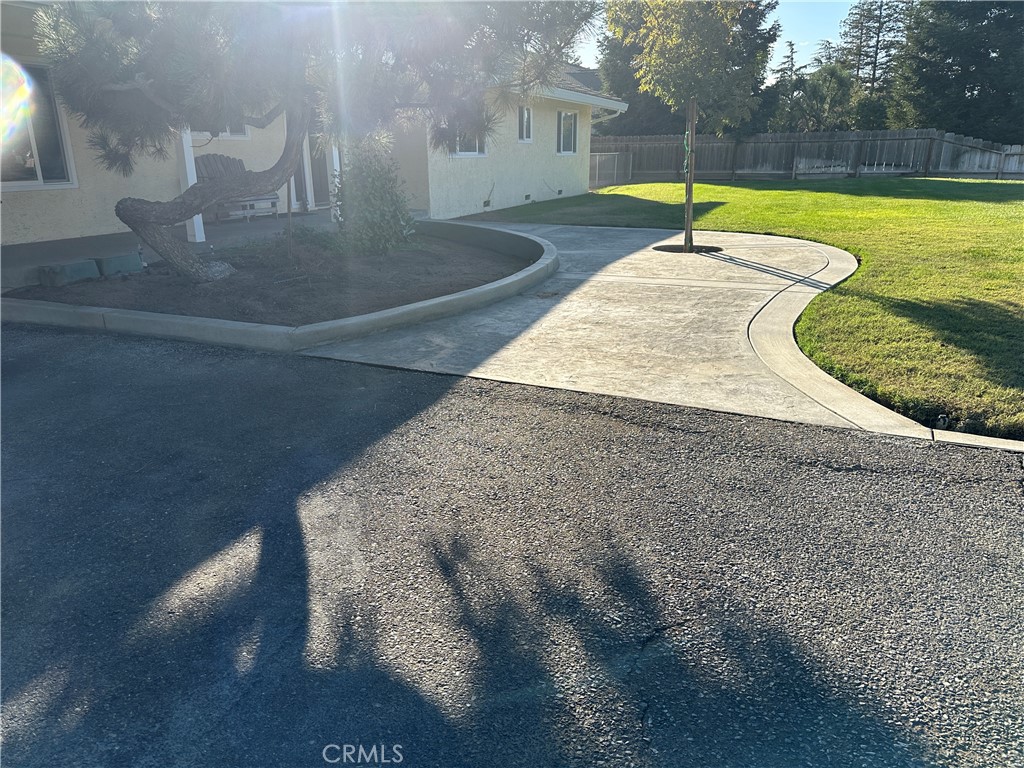 https://media.crmls.org/medias/346c175c-f9ff-4b03-8120-bfa049552ec4.jpg?preset=X-Large