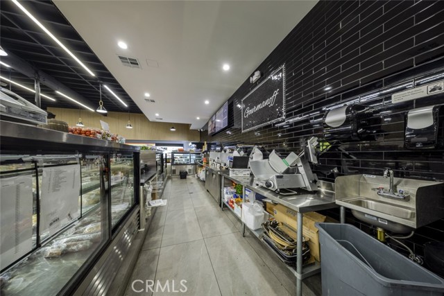 15602 Ventura Boulevard, Encino CA: https://media.crmls.org/medias/346ca72f-182a-426f-939f-7af872912a66.jpg