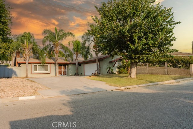 Detail Gallery Image 1 of 20 For 10937 Desert Sand Ave, Riverside,  CA 92505 - 3 Beds | 2 Baths