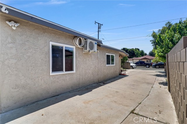 2513 W Occidental Street, Santa Ana CA: https://media.crmls.org/medias/346d615a-7789-4fcd-aa0f-392caea85a12.jpg