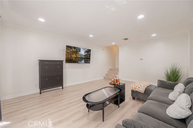 Detail Gallery Image 3 of 54 For 121 Sinclair Ave #207,  Glendale,  CA 91206 - 2 Beds | 2 Baths