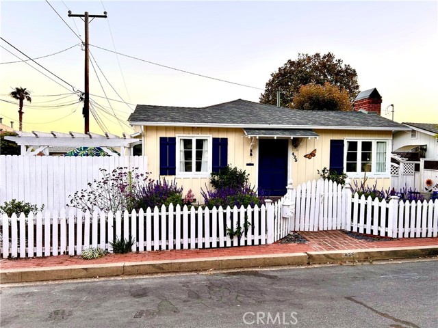 425 Monterey Drive, Laguna Beach CA: https://media.crmls.org/medias/34718f5a-41b7-4bbd-8a69-44bd3fc226a1.jpg