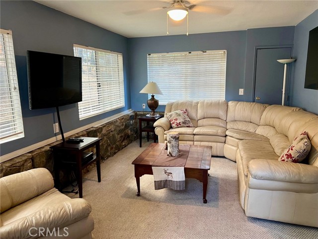 Detail Gallery Image 5 of 22 For 876 Lark Rd, Wrightwood,  CA 92397 - 3 Beds | 1 Baths