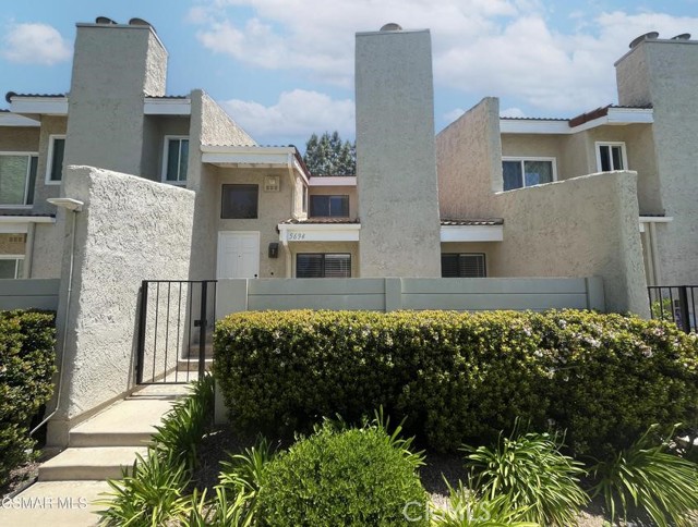 5694 E Los Angeles