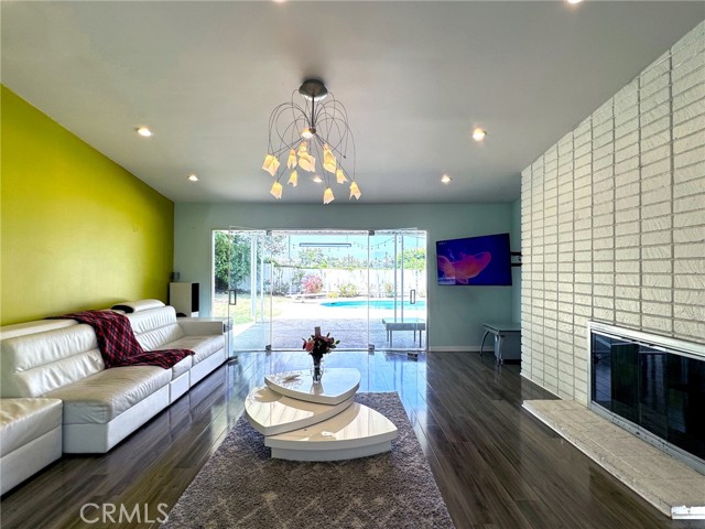 Detail Gallery Image 7 of 33 For 24201 Caris St, Woodland Hills,  CA 91367 - 3 Beds | 2 Baths
