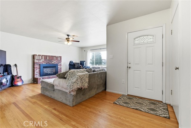 Detail Gallery Image 14 of 44 For 2410 S Locust, Visalia,  CA 93277 - 2 Beds | 1 Baths