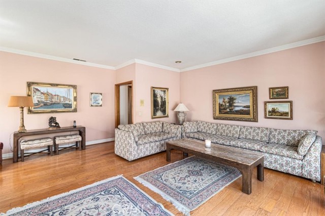 Detail Gallery Image 9 of 42 For 17182 Hillside Cir, Huntington Beach,  CA 92649 - 5 Beds | 4/1 Baths