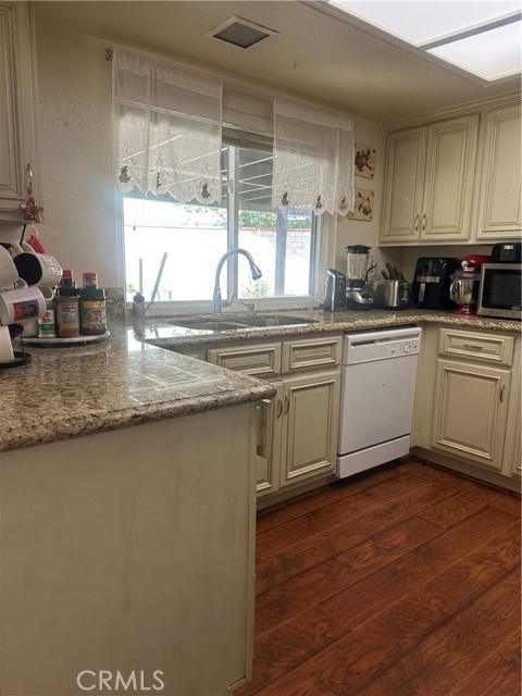 Detail Gallery Image 5 of 11 For 2341 N Palm Ave, Rialto,  CA 92377 - 3 Beds | 2/1 Baths