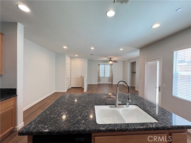 Detail Gallery Image 12 of 27 For 14975 S Highland Ave #17,  Fontana,  CA 92336 - 3 Beds | 2/1 Baths