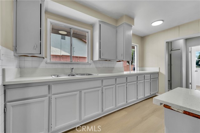 13149 Roscoe Boulevard photo 6