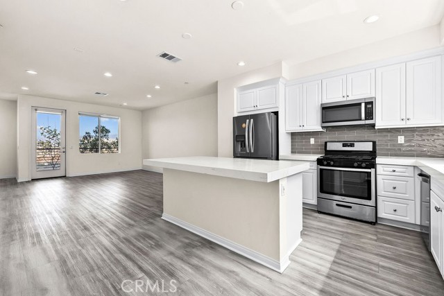 Detail Gallery Image 8 of 29 For 159 Steely, Irvine,  CA 92614 - 3 Beds | 2/1 Baths