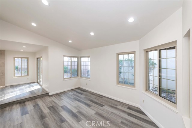 Detail Gallery Image 8 of 33 For 2518 Greenwich Dr, Fullerton,  CA 92833 - 3 Beds | 2 Baths