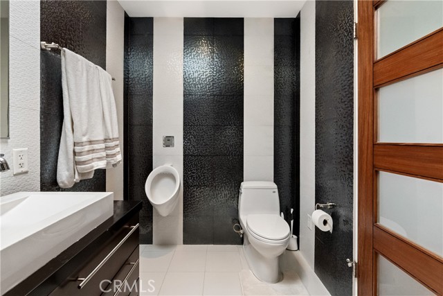 Detail Gallery Image 20 of 40 For 13231 Fiji Way #H,  Marina Del Rey,  CA 90292 - 3 Beds | 2/1 Baths