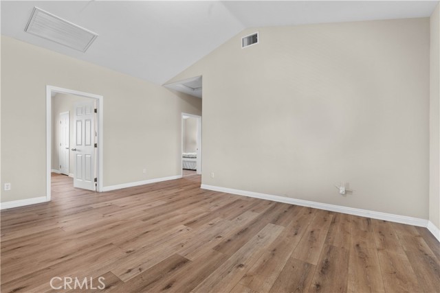 6953 Sierra Avenue, Fontana CA: https://media.crmls.org/medias/347e5126-ccbc-409e-b568-5e7e5b4bf227.jpg