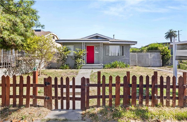 Detail Gallery Image 1 of 19 For 1782 W 37th Pl, Los Angeles,  CA 90018 - 3 Beds | 2 Baths