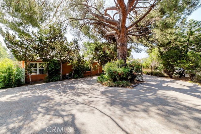5800 Winnetka Avenue, Woodland Hills CA: https://media.crmls.org/medias/347ee78e-18d9-4d57-b541-60c893d02119.jpg