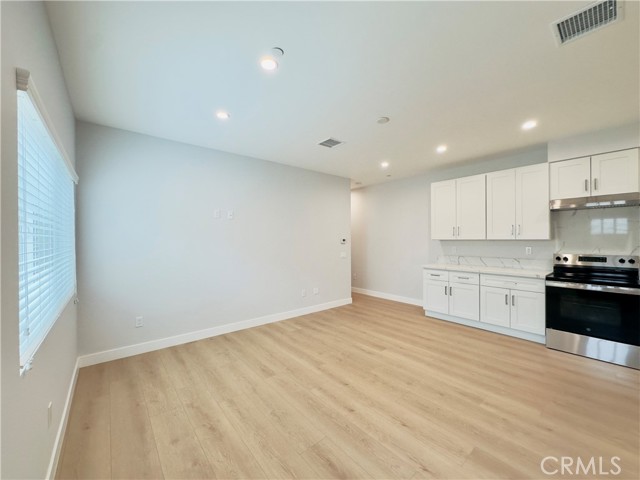 17522 1/2 Lemay Street, Lake Balboa CA: https://media.crmls.org/medias/347ee7c1-c239-4348-a874-60ec30d7ed67.jpg