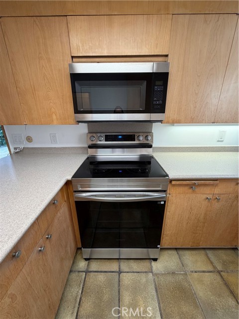 Detail Gallery Image 14 of 29 For 321 Coral Ave, Newport Beach,  CA 92662 - 2 Beds | 3 Baths