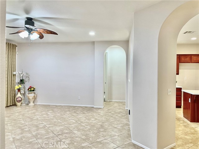 Detail Gallery Image 14 of 50 For 13953 Tawney Ridge Ln, Victorville,  CA 92394 - 4 Beds | 2 Baths