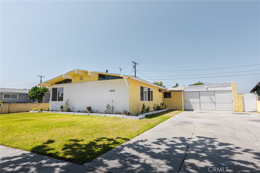 5835 Los Santos Way