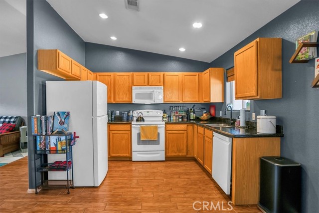 Detail Gallery Image 10 of 40 For 6752 Manzanita Ave, Twentynine Palms,  CA 92277 - 3 Beds | 2 Baths